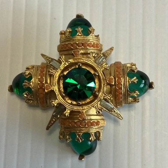 BENEDIKT NY Vintage Maltese Cross Brooch – Rare Variation Green Salmon Bead 60's - Picture 4 of 16